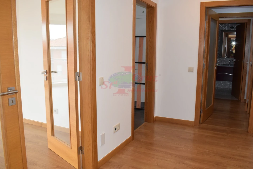 Apartamento T3 para Venda em Santo Antonio dos Olivais Foto 4