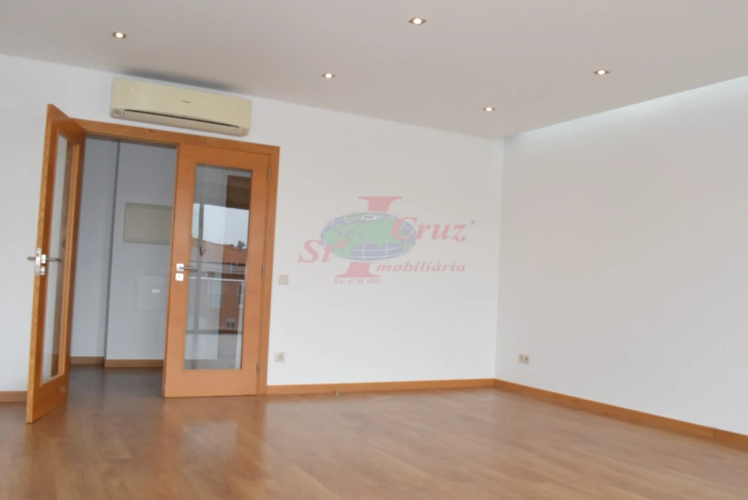 Apartamento T3 para Venda em Santo Antonio dos Olivais Foto 8