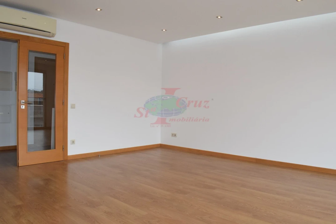 Apartamento T3 para Venda em Santo Antonio dos Olivais Foto 9
