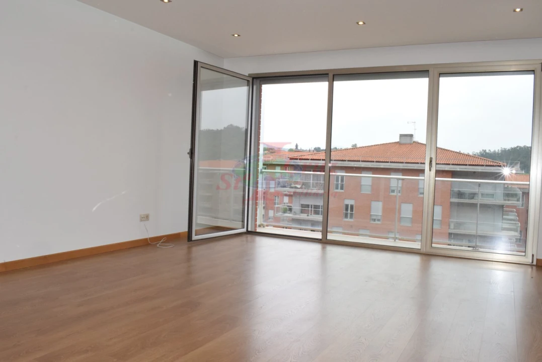 Apartamento T3 para Venda em Santo Antonio dos Olivais Foto 2
