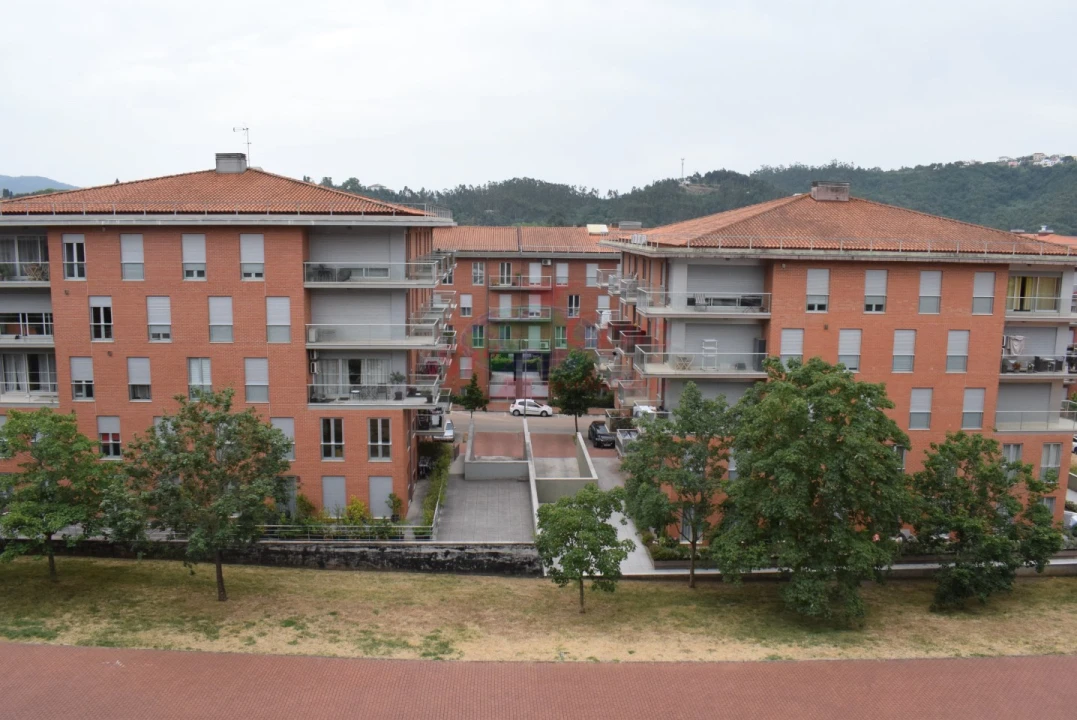 Apartamento T3 para Venda em Santo Antonio dos Olivais Foto 28