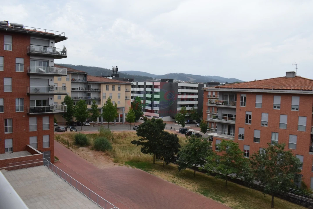 Apartamento T3 para Venda em Santo Antonio dos Olivais Foto 29