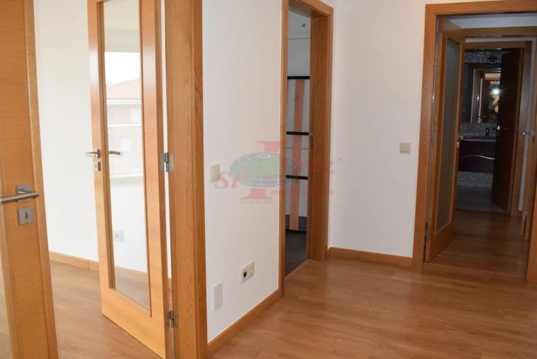 Apartamento T3 para Venda em Santo Antonio dos Olivais Foto 4