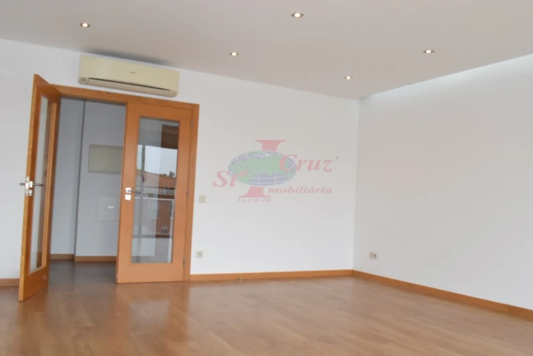 Apartamento T3 para Venda em Santo Antonio dos Olivais Foto 8