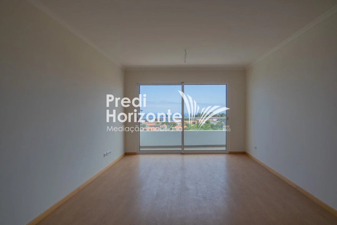 Apartamento T2 para Venda em Caniço Foto 2