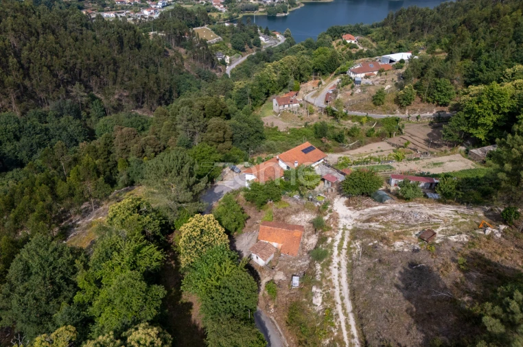 Moradia T2 para Venda em Mosteiro Foto 3