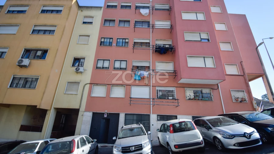Garagem para Venda em Massamá e Monte Abraão