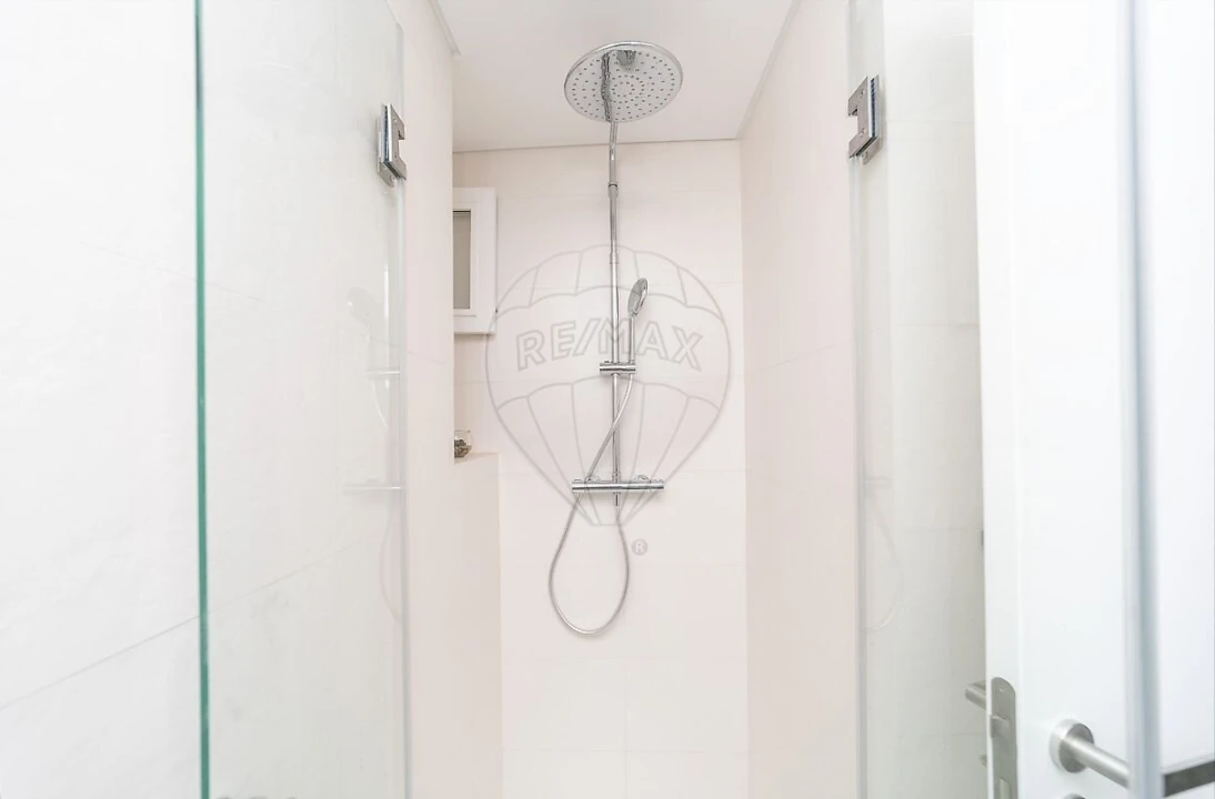 Apartamento T1 para Venda em Santo António Foto 13