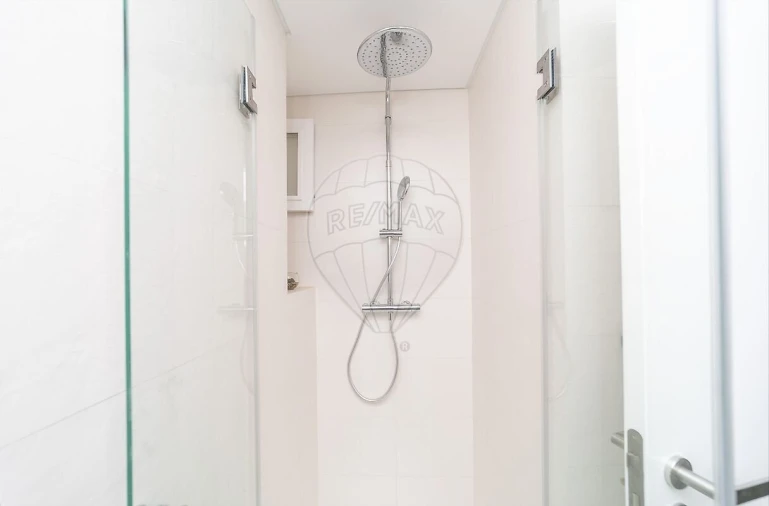 Apartamento T1 para Venda em Santo António Foto 13