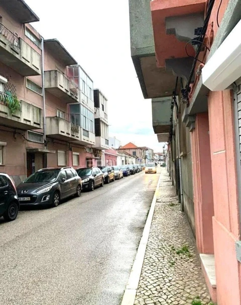 Apartamento T1 para Venda em Baixa da Banheira e Vale da Amoreira