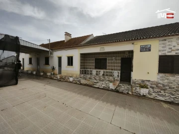 Moradia T4 para Venda em Atalaia e Alto Estanqueiro-Jardia