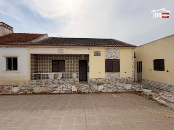Moradia T4 para Venda em Atalaia e Alto Estanqueiro-Jardia
