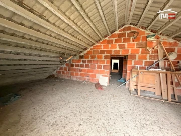 Moradia T4 para Venda em Atalaia e Alto Estanqueiro-Jardia
