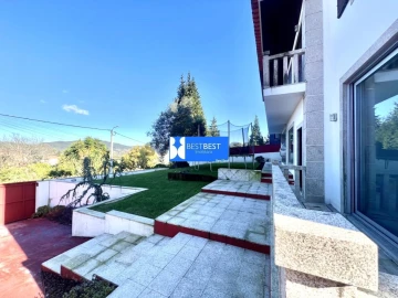 Moradia T4 para Venda em Cruz