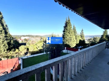Moradia T4 para Venda em Cruz