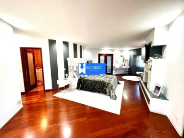 Moradia T4 para Venda em Cruz