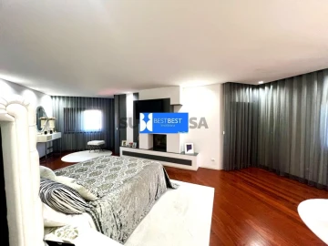 Moradia T4 para Venda em Cruz