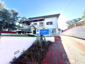 Moradia T4 para Venda em Cruz