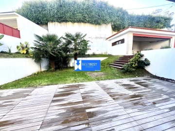 Moradia T4 para Venda em Cruz