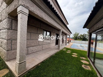 Moradia T5 para Venda em Estorãos