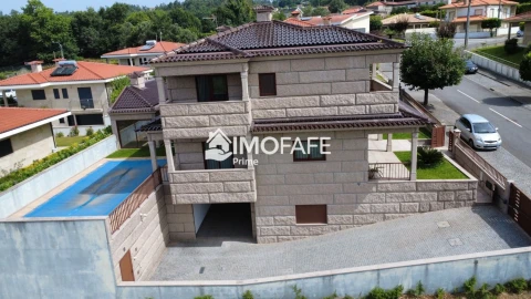 Moradia T5 para Venda em Estorãos
