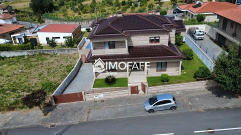 Moradia T5 para Venda em Estorãos