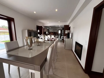 Moradia T5 para Venda em Estorãos