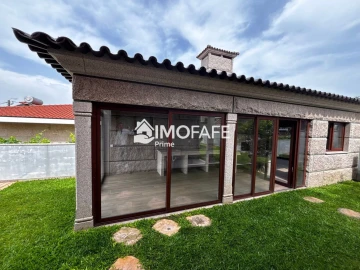 Moradia T5 para Venda em Estorãos