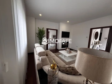 Moradia T5 para Venda em Estorãos