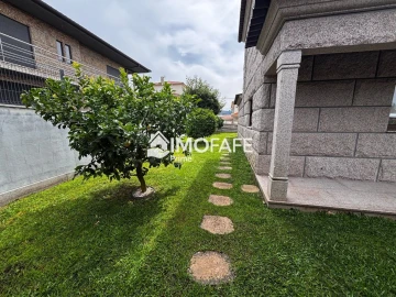 Moradia T5 para Venda em Estorãos