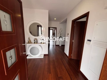 Moradia T5 para Venda em Estorãos