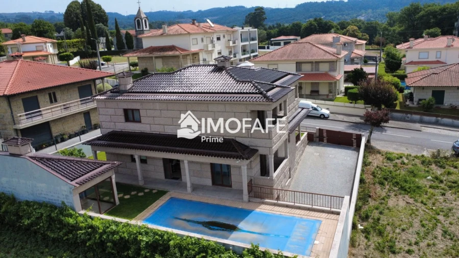 Moradia T5 para Venda em Estorãos Foto 2