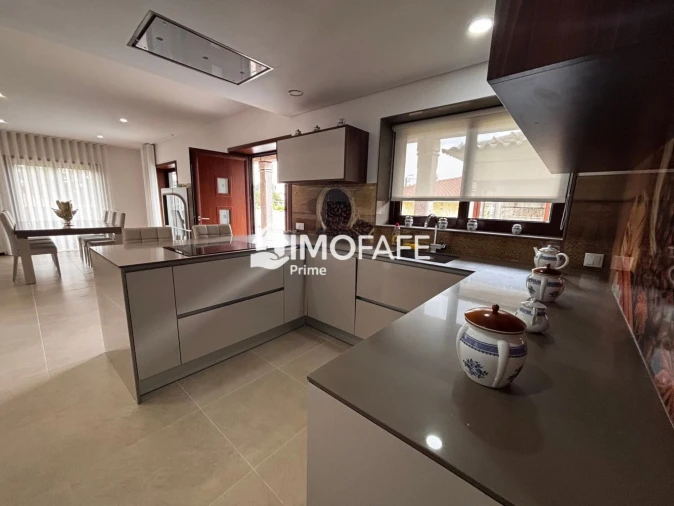 Moradia T5 para Venda em Estorãos Foto 10