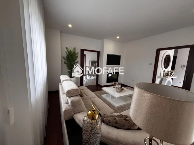 Moradia T5 para Venda em Estorãos Foto 11