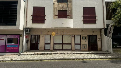 Loja para Arrendamento em Santo Antonio dos Olivais