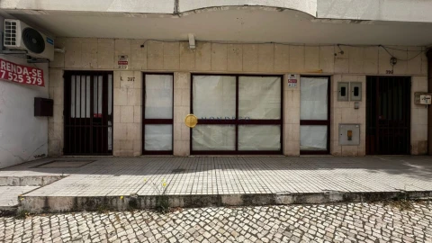Loja para Arrendamento em Santo Antonio dos Olivais