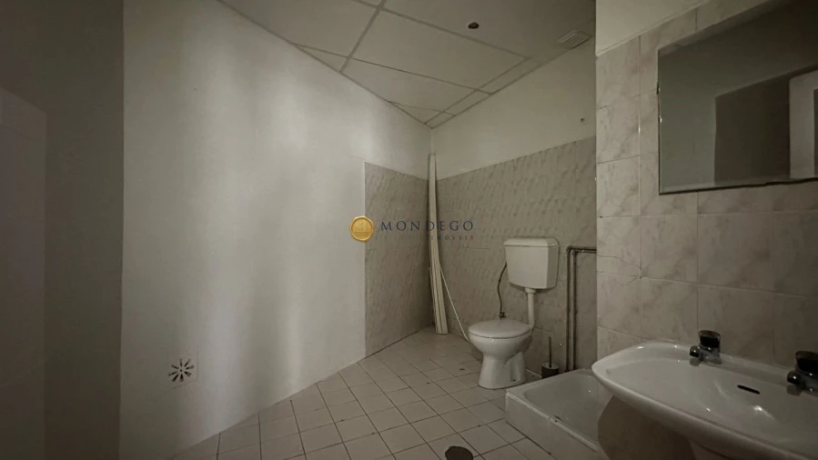 Loja para Arrendamento em Santo Antonio dos Olivais Foto 5