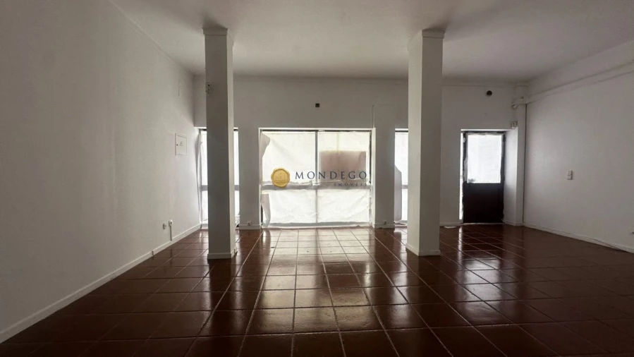 Loja para Arrendamento em Santo Antonio dos Olivais Foto 11