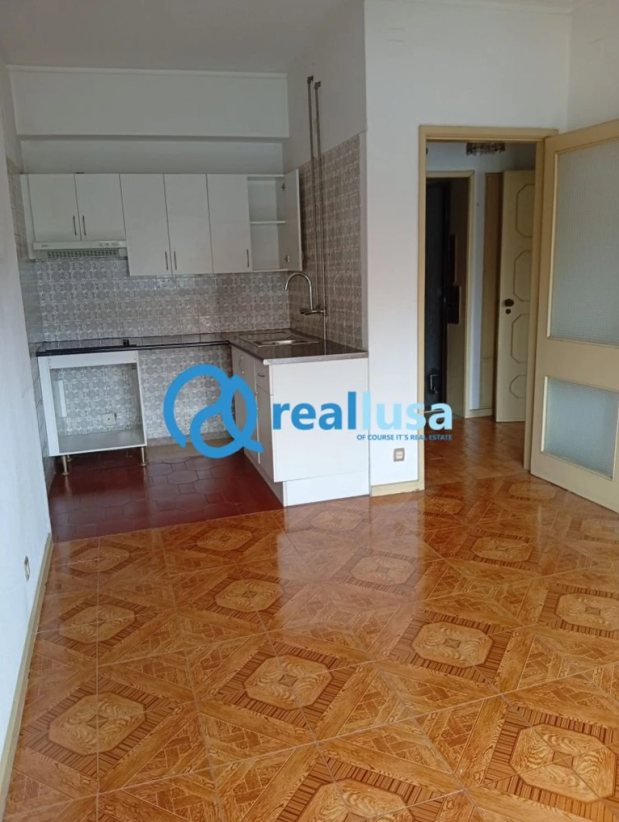 Apartamento T1 para Venda em Paranhos Foto 4