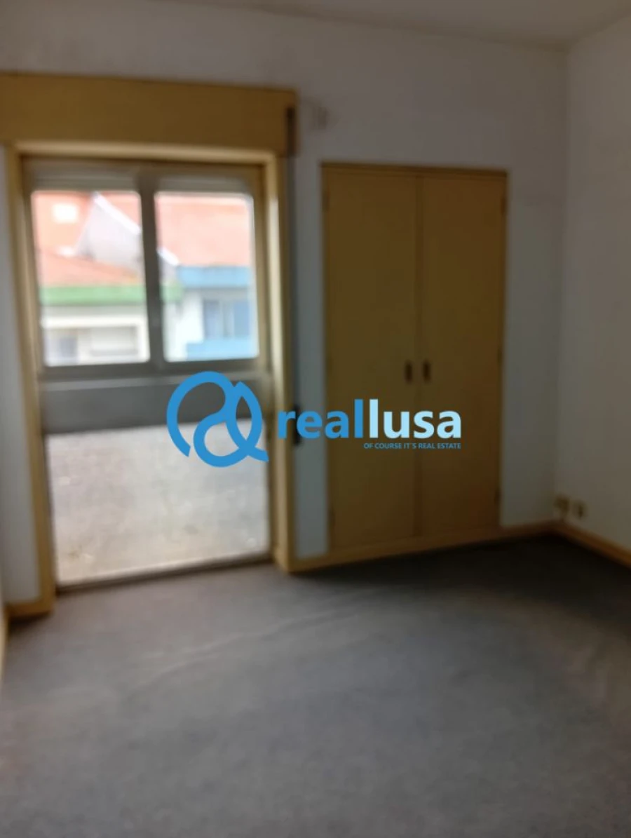 Apartamento T1 para Venda em Paranhos Foto 7
