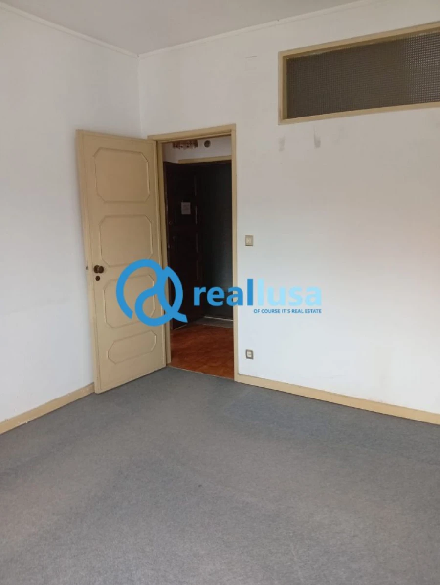 Apartamento T1 para Venda em Paranhos Foto 6