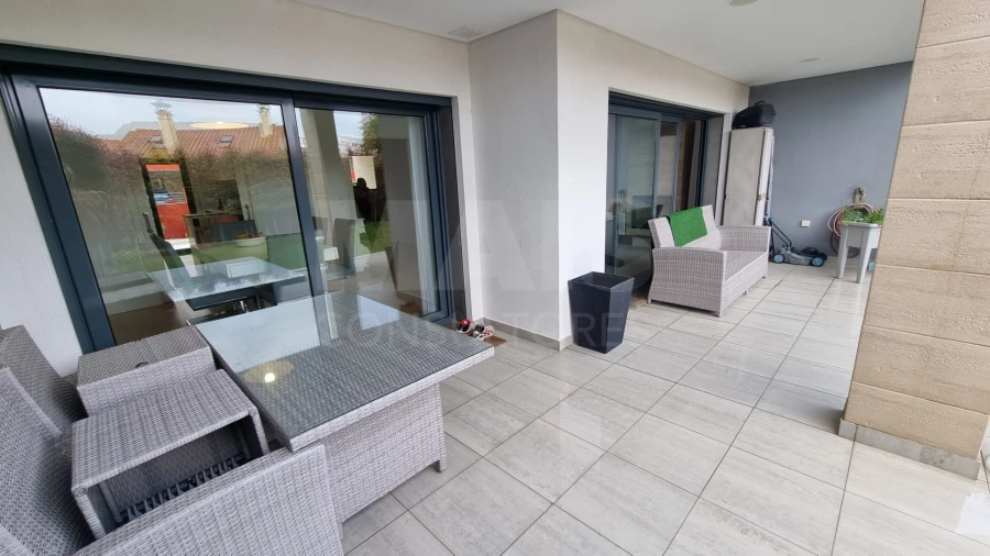 Moradia T3 para Arrendamento em Santa Iria de Azoia, São João da Talha e Bobadela Foto 2