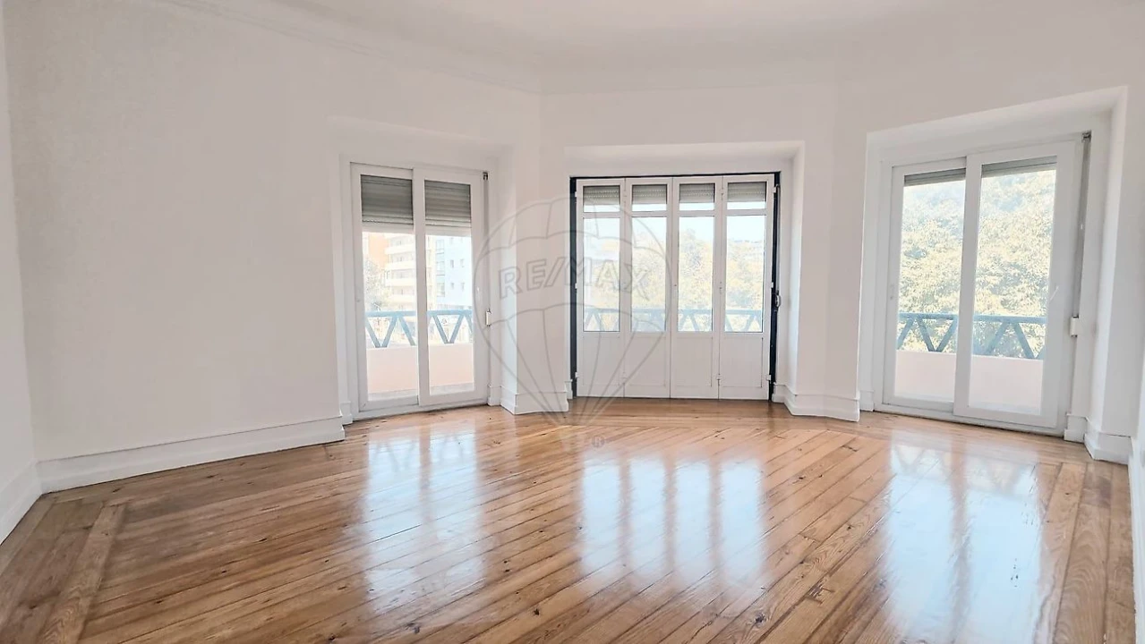Apartamento T3 para Arrendamento em Avenidas Novas Foto 2