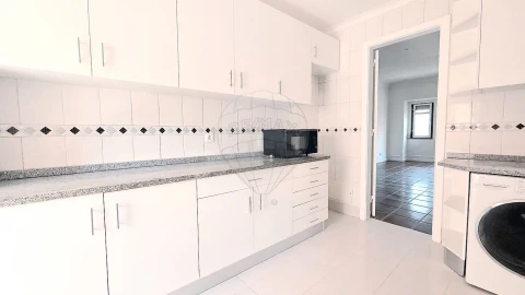 Apartamento T3 para Arrendamento em Avenidas Novas