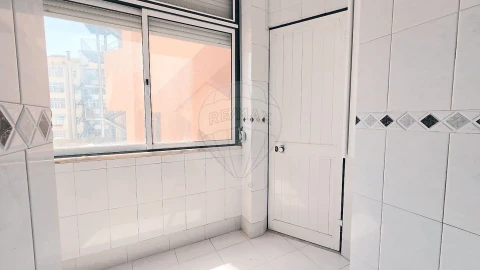 Apartamento T3 para Arrendamento em Avenidas Novas