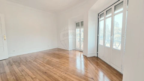 Apartamento T3 para Arrendamento em Avenidas Novas