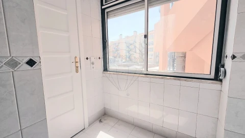 Apartamento T3 para Arrendamento em Avenidas Novas