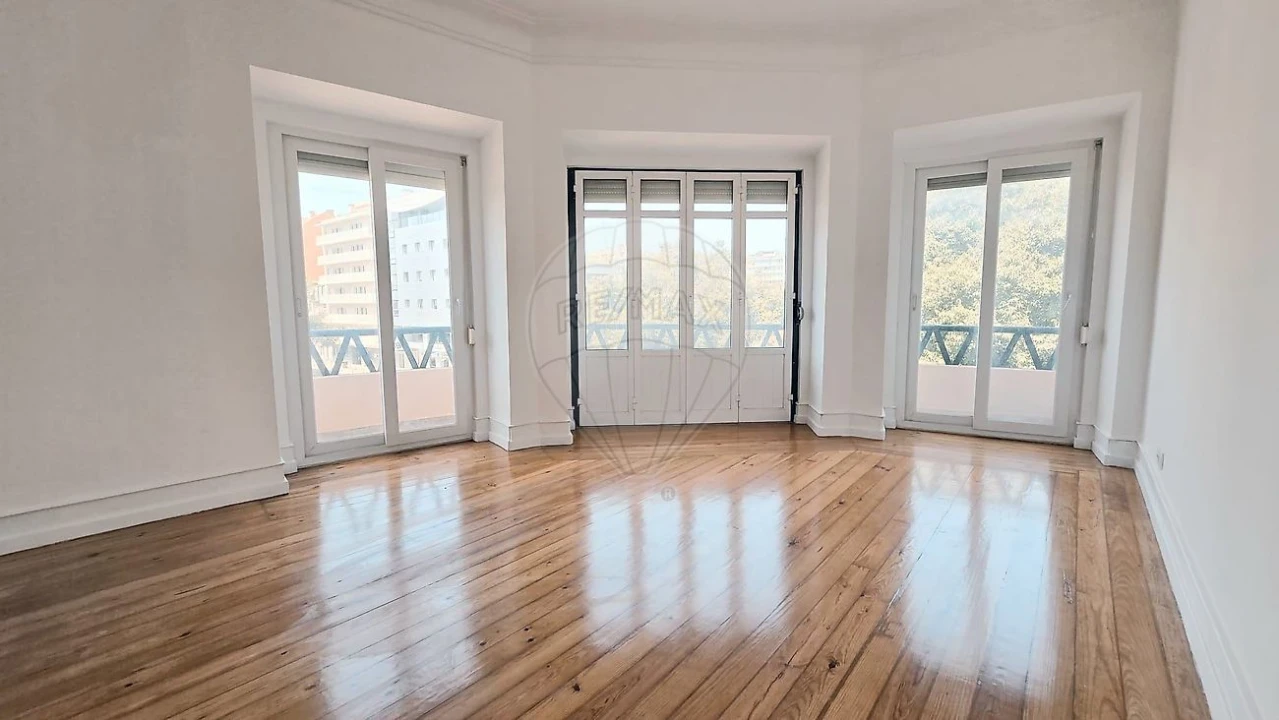 Apartamento T3 para Arrendamento em Avenidas Novas Foto 1