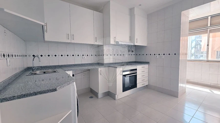 Apartamento T3 para Arrendamento em Avenidas Novas Foto 5