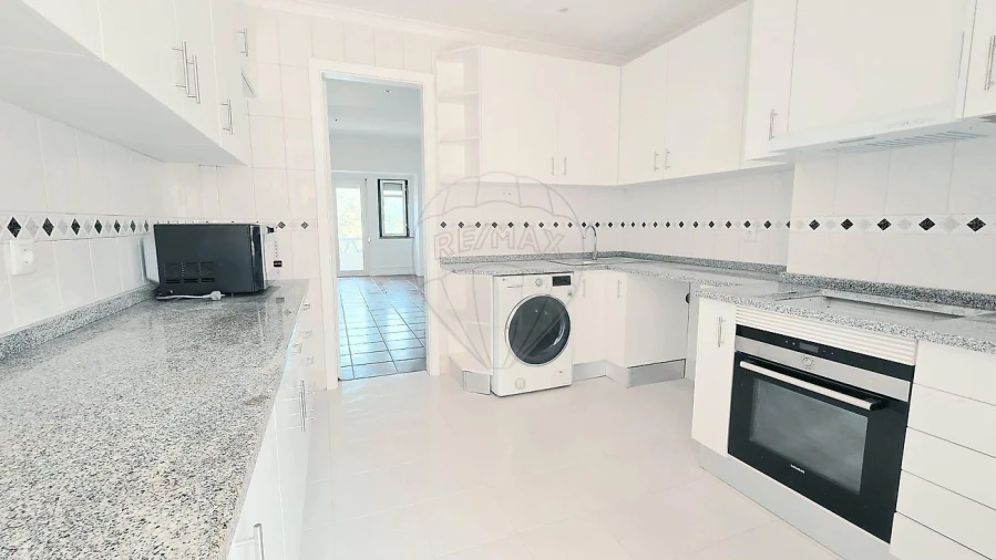 Apartamento T3 para Arrendamento em Avenidas Novas Foto 23